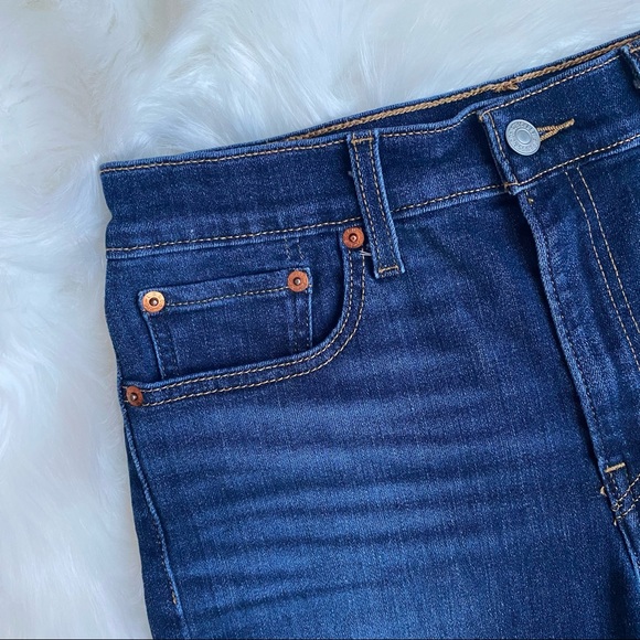 LEVI’S Women’s Size 28 High Rise Shorts Dark Wash - Picture 3 of 12